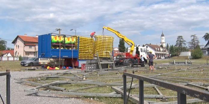 vasardzije-rade-punom-parom-da-sve-bude-spremno-za-petrovdan!-dva-dana-zabave-u-obrenovcu,-prvi-stigao-luna-park:-ja-sam-licno-4.-generacija-u-ovom-poslu-video