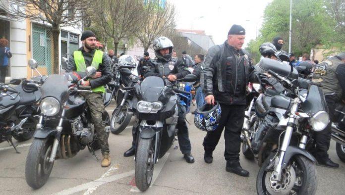 okupljanje-bajkera-u-paracinu:-„yu-grupa“-i-„kerber“-na-moto-skupu-pocetkom-avgusta