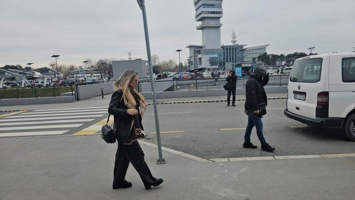 “ceca-me-je-pozvala-da-zivim-kod-nje”-pevacica-ostala-bez-krova-nad-glavom,-pa-usledio-poziv-od-koleginice-cim-je-saznala-za-tragediju