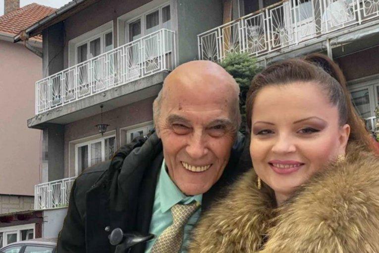 iz-ove-kuce-je-pobegla-mala-cana!-tvrdi-da-je-ona-insistirala-da-je-pokojni-andrija-bajic-prepise-cerkama:-napadale-su-me!-(video) iz-ove-kuce-je-pobegla-mala-cana!-tvrdi-da-je-ona-insistirala-da-je-pokojni-andrija-bajic-prepise-cerkama:-napadale-su-me!-(video)
