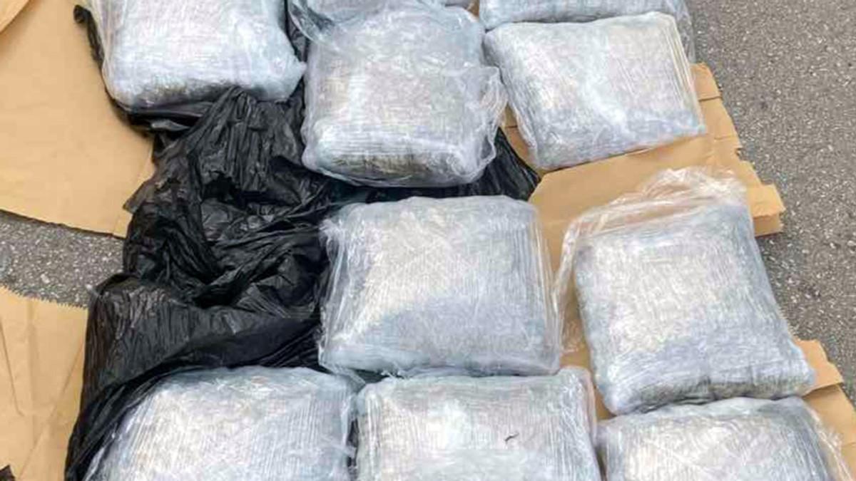 u-“opelu”-krio-10-kilograma-droge-mladic-uhapsen-u-beljini:-u-automobilu-pronadeno-10-paketa-(foto) u-“opelu”-krio-10-kilograma-droge-mladic-uhapsen-u-beljini:-u-automobilu-pronadeno-10-paketa-(foto)