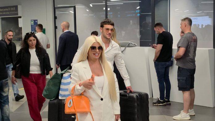 “novac-je-presudan”-dara-bubamara-na-aerodromu-sa-dve-decenije-mladim-deckom!-progovorila-o-prelasku-u-pinkove-zvezde-i-trudnoci:-“to-je-od-boga-dato”