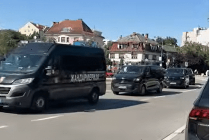 “vanredno-stanje”-u-novom-sadu!-pogledajte-lude-scene-pred-mec-vojvodina-–-ferencvaros-sa-ulica-“srpske-atine”-(video)