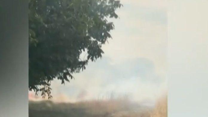 (foto)-vatrogasci-spasili-12-kuca-od-katastrofe!-veliki-pozar-kod-nisa:-vetar-razbuktao-vatru,-izgorela-cetiri-objekta