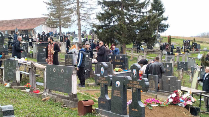 krali-nakit-sa-pokojnika,-pa-prodavali-u-zlatarama!-uhapsena-banda-sa-mokroluskog-groblja,-evo-ko-stoji-iza-uzasa