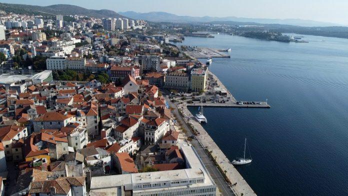 vecera-za-dve-osobe-oko-25-evra-jeftinija-nego-u-dubrovniku:-ovaj-grad-na-jadranu-odusevio-britance,-moze-da-se-ustedi