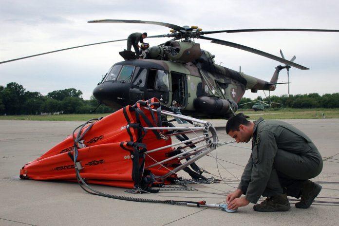 vojska-srbije-uvezbava-gasenje-pozara-iz-helikoptera:-piloti-mi-17-i-h-145-na-obuci-za-vanredne-situacije-(foto)
