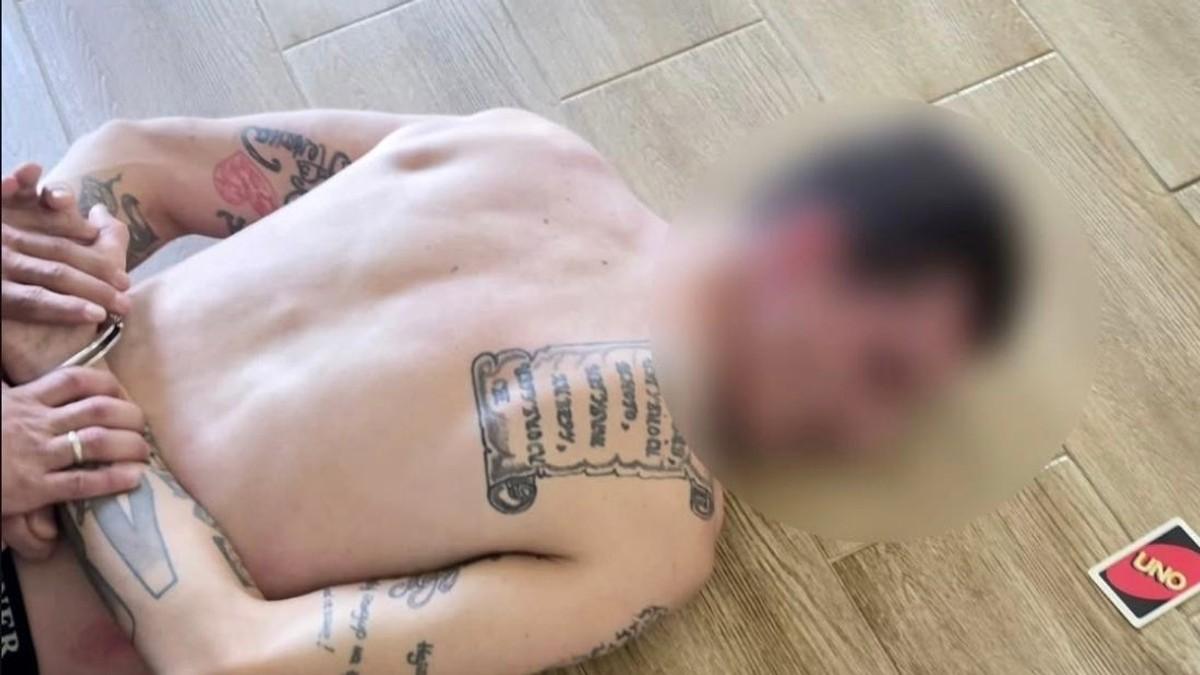 (foto,-video)-ovo-su-osumnjiceni-za-pokusaj-ubistva-sandokana!-specijalci-ih-opkolili-u-vikendici,-pa-im-naredili-da-legnu-na-pod (foto,-video)-ovo-su-osumnjiceni-za-pokusaj-ubistva-sandokana!-specijalci-ih-opkolili-u-vikendici,-pa-im-naredili-da-legnu-na-pod
