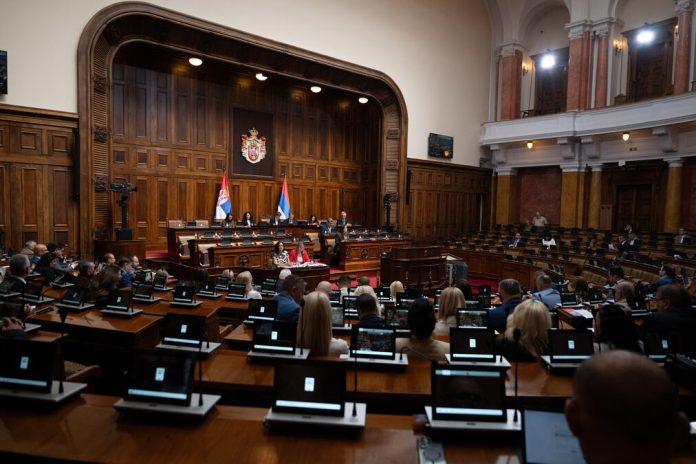 skupstina-usvojila-zakon-o-oruzju-i-municiji:-poostrava-se-rezim-nabavke,-drasticno-povecane-kazne-za-nedozvoljeno-drzanje-oruzja