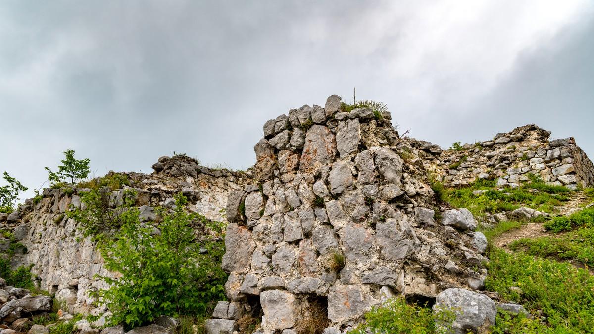 tvrdava-u-srcu-srbije-krije-veliku-tajnu-vekovima-je-obavijena-velom-misterije,-a-zidine-cuvaju-legendu-o-“surovoj-vladarki”:-o-njoj-ne-postoji-nijedan-pisani-trag tvrdava-u-srcu-srbije-krije-veliku-tajnu-vekovima-je-obavijena-velom-misterije,-a-zidine-cuvaju-legendu-o-“surovoj-vladarki”:-o-njoj-ne-postoji-nijedan-pisani-trag
