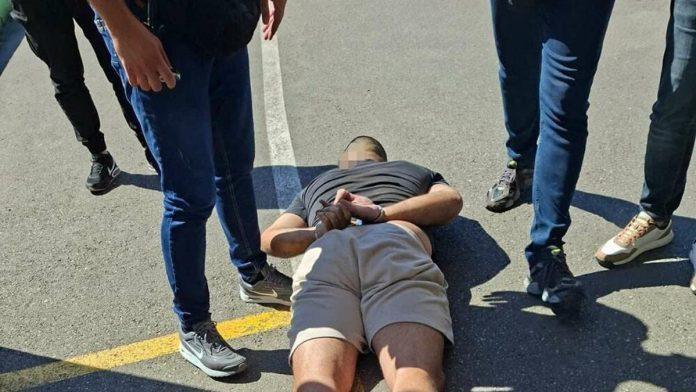 uhapsen-saradnik-kavackog-klana-policija-u-crnoj-gori-pretresla-kucu-i-6-automobila-luke-todorovica:-nadeno-mu-cak-sedam-kilograma-droge!-(foto)