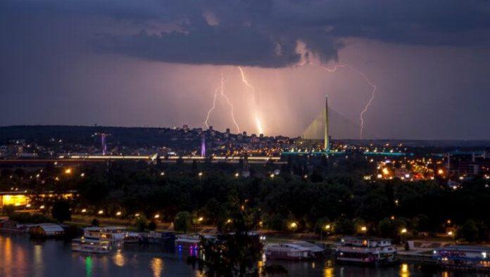 (mape)-nevreme-se-premesta-ka-ovom-delu-srbije:-rhmz-izdao-novo-upozorenje,-stizu-pljuskovi,-grad-i-jak-vetar