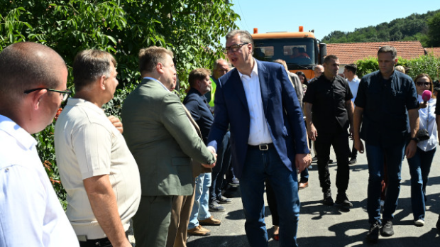 Вучић-обишао-радове-на-деоници-пута-код-Лесковца:-Ово-значи-живот-за-село,-морамо-још-да-улажемо Вучић-обишао-радове-на-деоници-пута-код-Лесковца:-Ово-значи-живот-за-село,-морамо-још-да-улажемо