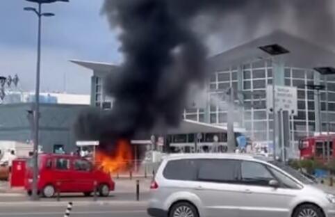okoncana-drama-ispred-aerodroma-nikola-tesla:-vatrogasci-ugasili-pozar-na-automobilu,-poznato-da-li-u-incidentu-ima-povredenih okoncana-drama-ispred-aerodroma-nikola-tesla:-vatrogasci-ugasili-pozar-na-automobilu,-poznato-da-li-u-incidentu-ima-povredenih