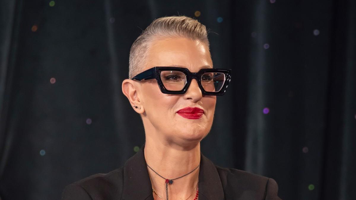 tijana-dapcevic-(50)-se-skinula-u-bikini!-pokazala-ravan-stomak-i-duge-noge:-vazi-za-najvisu-pevacicu-na-estradi,-a-komentari-samo-pljuste tijana-dapcevic-(50)-se-skinula-u-bikini!-pokazala-ravan-stomak-i-duge-noge:-vazi-za-najvisu-pevacicu-na-estradi,-a-komentari-samo-pljuste