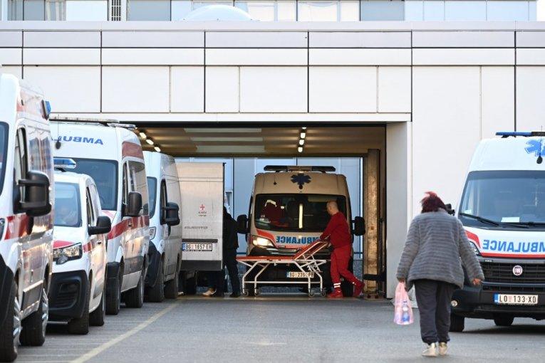 jeziv-incident-u-gradskom-prevozu,-krv-sikljala-na-sve-strane!-najpoznatija-domaca-dreg-kraljica-prevezena-u-bolnicu-nakon-napada!-(galerija) jeziv-incident-u-gradskom-prevozu,-krv-sikljala-na-sve-strane!-najpoznatija-domaca-dreg-kraljica-prevezena-u-bolnicu-nakon-napada!-(galerija)