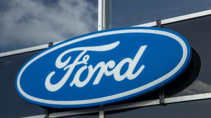 preokret-u-pregovorima-auto-industrije:-ford-i-sindikat-postigli-preliminarni-sporazum-o-platama-i-radnim-uslovima