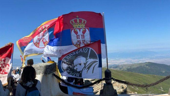 jasna-razlika-izmedu-vuciceve-politike-i-blokadera:-poslanik-dusan-maric-postavio-venac-na-kajmakcalanu-(foto)