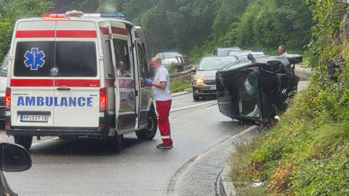 sudarila-se-dva-automobila-nesreca-na-kod-nove-varosi,-hitna-pomoc-na-licu-mesta-(foto)