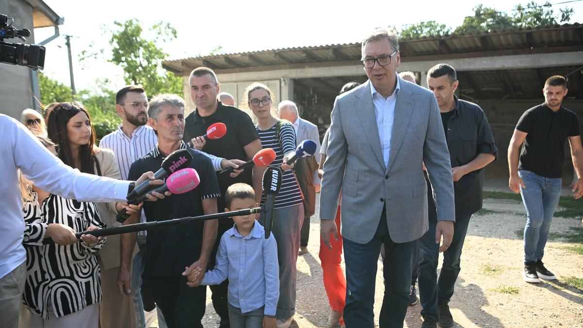 “do-17-casova-imali-smo-1.795-prijava”-vucic-o-platformi-“ko-si,-bre,-ti:-“zasad-smo-resili-200-problema-gradana” “do-17-casova-imali-smo-1.795-prijava”-vucic-o-platformi-“ko-si,-bre,-ti:-“zasad-smo-resili-200-problema-gradana”