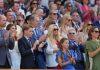 Kraljevska porodica gleda finale Vimbldona: Sve oči uprte u ložu, privukli su više pažnje od samog meča (FOTO) kraljevska-porodica-gleda-finale-vimbldona:-sve-oci-uprte-u-lozu,-privukli-su-vise-paznje-od-samog-meca-(foto)