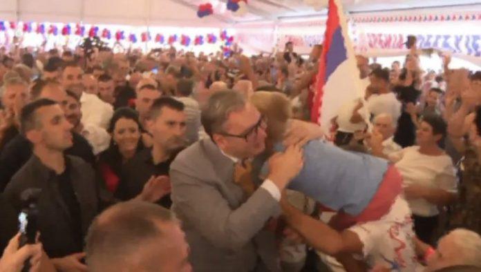 vucic-sa-narodom-u-jadranskoj-lesnici:-svako-selo-poznajem-u-vasem-kraju