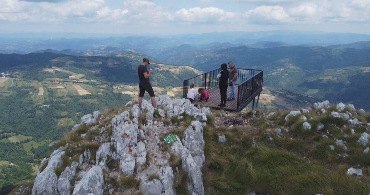 decenijama-u-senci-poznatih-planina,-a-danas-osvaja-turiste-ljudi-dolaze-iz-celog-sveta-na-ovaj-masiv,-sa-njega-puca-pogled-na-pola-srbije-(foto) decenijama-u-senci-poznatih-planina,-a-danas-osvaja-turiste-ljudi-dolaze-iz-celog-sveta-na-ovaj-masiv,-sa-njega-puca-pogled-na-pola-srbije-(foto)
