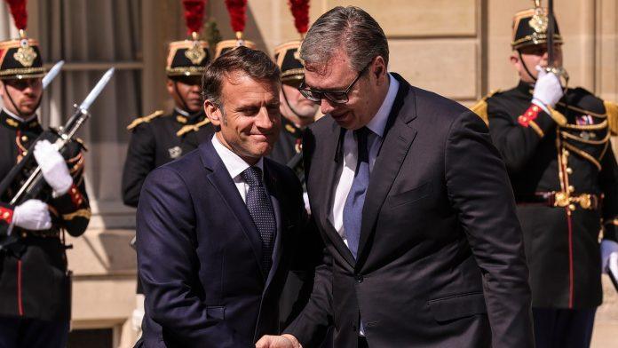 makron-prireduje-veceru-vucic-stigao-u-pariz-gde-ce-prisustvovati-vojnoj-paradi-povodom-dana-pada-bastilje