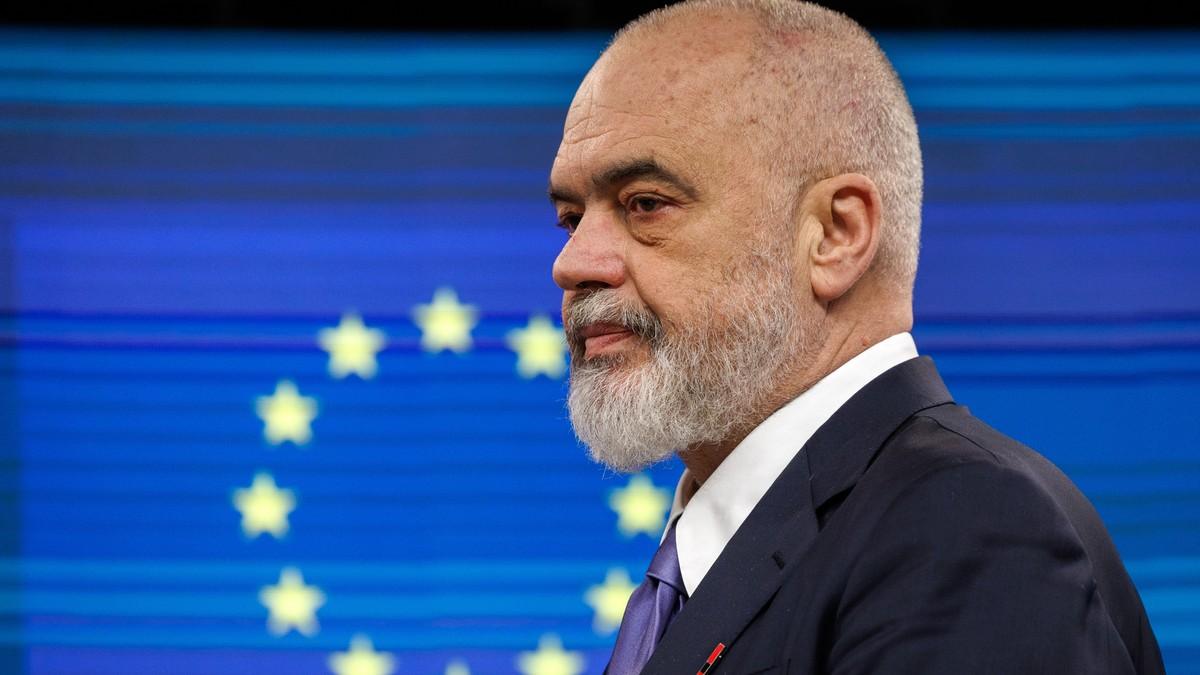 “crna-gora-od-svercerskog-broda-postala-zuta-podmornica-koju-svi-odjednom-vole”-rama:-“da-je-ideja-o-prosirenju-eu-bez-prava-veta-potekla-od-bilo-koga-drugog-umesto-od-mene-i-vucica-bila-bi-to-sjajna-ideja” “crna-gora-od-svercerskog-broda-postala-zuta-podmornica-koju-svi-odjednom-vole”-rama:-“da-je-ideja-o-prosirenju-eu-bez-prava-veta-potekla-od-bilo-koga-drugog-umesto-od-mene-i-vucica-bila-bi-to-sjajna-ideja”