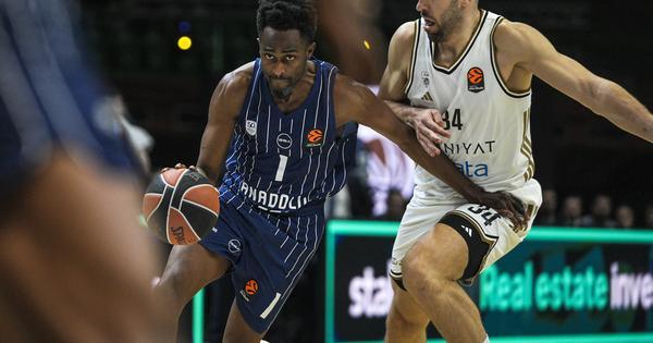 efes-se-oprostio-od-legende-kluba:-francuz-posle-osam-godina-zavrsio-svoje-na-bosforu efes-se-oprostio-od-legende-kluba:-francuz-posle-osam-godina-zavrsio-svoje-na-bosforu