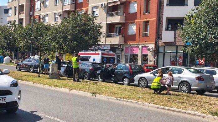 (foto)-dve-nesrece-u-roku-od-jednog-sata-uzas-u-novom-sadu:-maloletnik-(17)-pao-s-motora,-ubrzo-nakon-toga-lancani-sudar