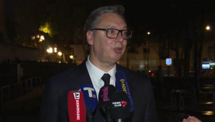 “zao-mi-je-kad-vidim-da-u-srbiji-postoje-ljudi-koji-ne-vole-svoju-zemlju”-vucic-iz-pariza:-i-kad-imam-drugaciji-stav,-ne-moram-nikog-da-vredam