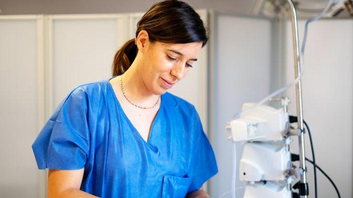 medicinske-sestre-dobile-otkaz-u-bolnici,-zamenila-ih-vestacka-inteligencija:-skandal-u-njujorku