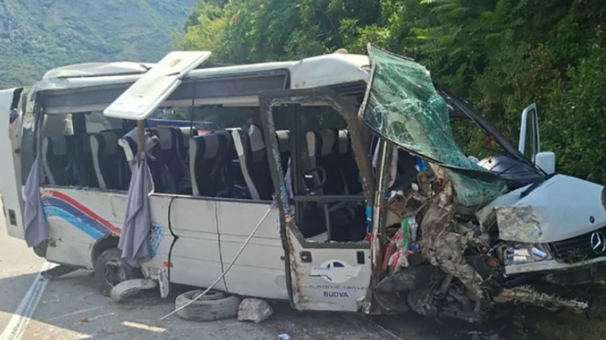 otkriven-uzrok-nesrece-u-crnoj-gori?!-kombi-sa-srpskim-turistima-se-prevrnuo-tokom-povratka-sa-ostroga:-jovana-(21)-poginula,-16-povredeno-–-decak-(8)-kriticno otkriven-uzrok-nesrece-u-crnoj-gori?!-kombi-sa-srpskim-turistima-se-prevrnuo-tokom-povratka-sa-ostroga:-jovana-(21)-poginula,-16-povredeno-–-decak-(8)-kriticno