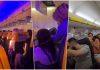 Pojavio se novi snimak spasavanja Srbina koji je umalo ispao iz aviona: Putnici ga drže kraj polomljenog prozora – ovako se sve izdešavalo VIDEO pojavio-se-novi-snimak-spasavanja-srbina-koji-je-umalo-ispao-iz-aviona:-putnici-ga-drze-kraj-polomljenog-prozora-–-ovako-se-sve-izdesavalo-video