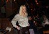MILICA TODOROVIĆ SE POPELA NA STO: Zapevala bitnom muškarcu, snimak se brzo proširio! (VIDEO) milica-todorovic-se-popela-na-sto:-zapevala-bitnom-muskarcu,-snimak-se-brzo-prosirio!-(video)