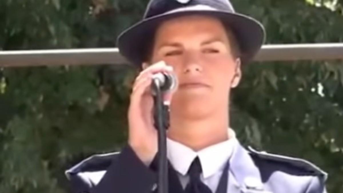 pesma-“uniforma-plava”-izvedena-u-centru-za-osnovnu-policijsku-obuku-(video) pesma-“uniforma-plava”-izvedena-u-centru-za-osnovnu-policijsku-obuku-(video)