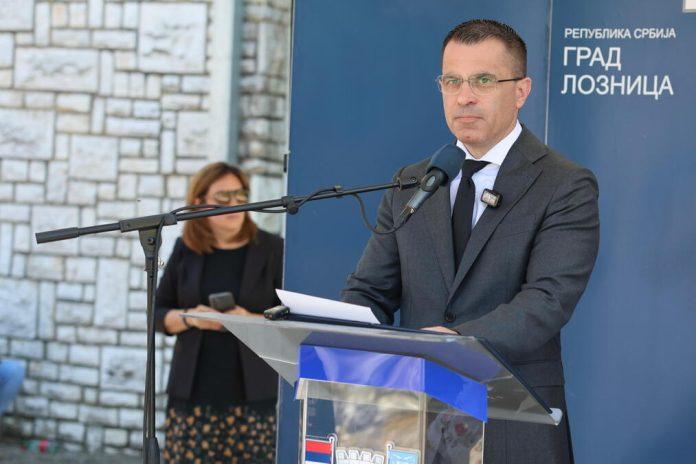 ministar-milicevic-svecano-otvorio-kulturno-obrazovni-kamp-u-trsicu:-mesto-na-poseban-nacin-simbolizuje-snagu-srpskog-jezika-i-nacionalnog-identiteta-(foto)