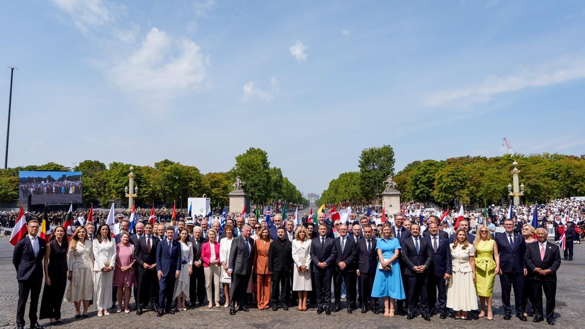 (foto)-makron-objavio-fotografiju-koja-demantuje-pojedine-medije-u-srbiji:-vucic-je-bio-pozvan-na-paradu,-srbija-nije-deo-koalicije-voljnih-da-bi-bio-na-njihovom-sastanku (foto)-makron-objavio-fotografiju-koja-demantuje-pojedine-medije-u-srbiji:-vucic-je-bio-pozvan-na-paradu,-srbija-nije-deo-koalicije-voljnih-da-bi-bio-na-njihovom-sastanku