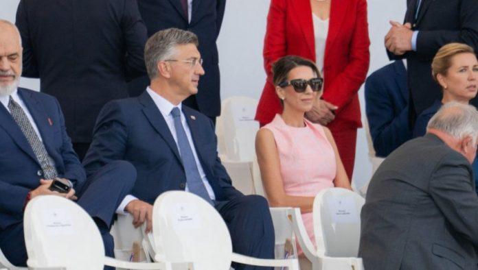 da-nije-tuzno,-bilo-bi-smesno-plenkovica-pitali-zasto-je-vucic-sedeo-ispred-njega-na-paradi,-hrvatski-premijer-sada-ima-novo-opravdanje