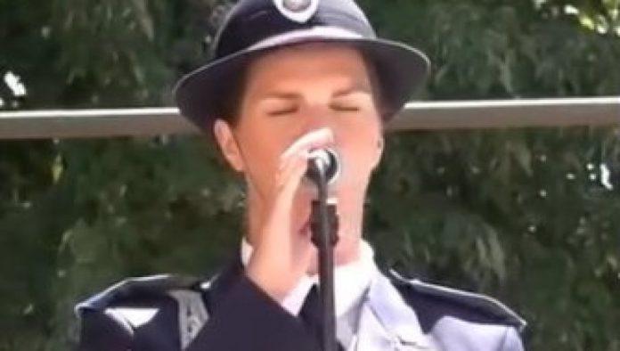 policajka-napisala-“uniformu-plavu”:-premijera-na-svecanosti-mup-a-(video)