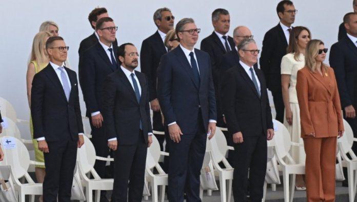 vucic-na-jelisejskim-poljima:-samar-pariza-svim-domacim-i-stranim-srbomrscima