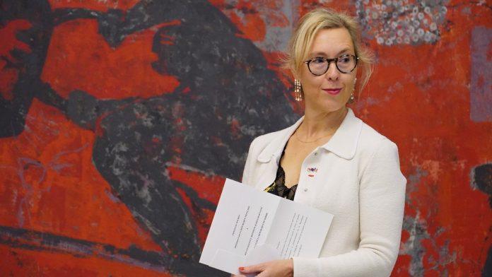 “prisustvo-vucica-u-parizu-ucvrscuje-prijateljstvo-nasih-zemalja”-ambasadorka-francuske-o-istorijskom-pozivu-za-srbiju:-“saradnje-nas-svakog-dana-dodatno-vezuju”