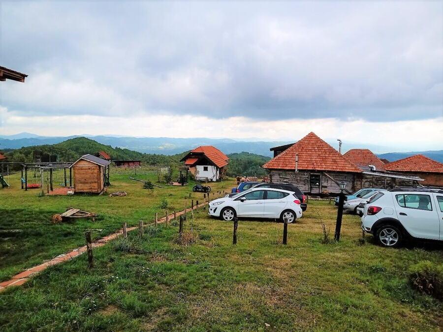 zaboravite-zlatibor-i-taru,-na-samo-15-km-od-uzica-lezi-raj-na-zemlji!-ovde-nocenje-sa-doruckom-kosta-samo-32-evra,-a-izvoru-u-sumi-pripisuju-cuda!-(foto) zaboravite-zlatibor-i-taru,-na-samo-15-km-od-uzica-lezi-raj-na-zemlji!-ovde-nocenje-sa-doruckom-kosta-samo-32-evra,-a-izvoru-u-sumi-pripisuju-cuda!-(foto)