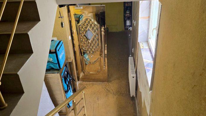 (foto)-policija-upala-u-hostel-u-surcinu,-pa-zatekla-sok-scenu!-odmah-uhapsili-muskarca-(36),-evo-za-sta-se-sumnjici