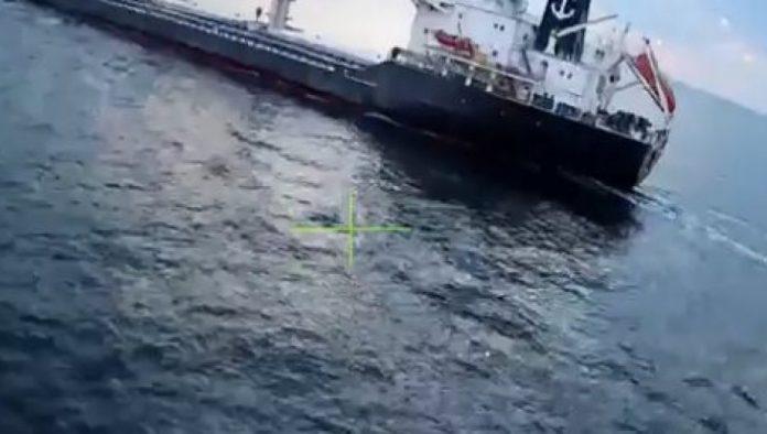 ruski-dron-potapa-ukrajinski-brod:-isplivao-neverovatan-snimak-sa-crnog-mora-(video)