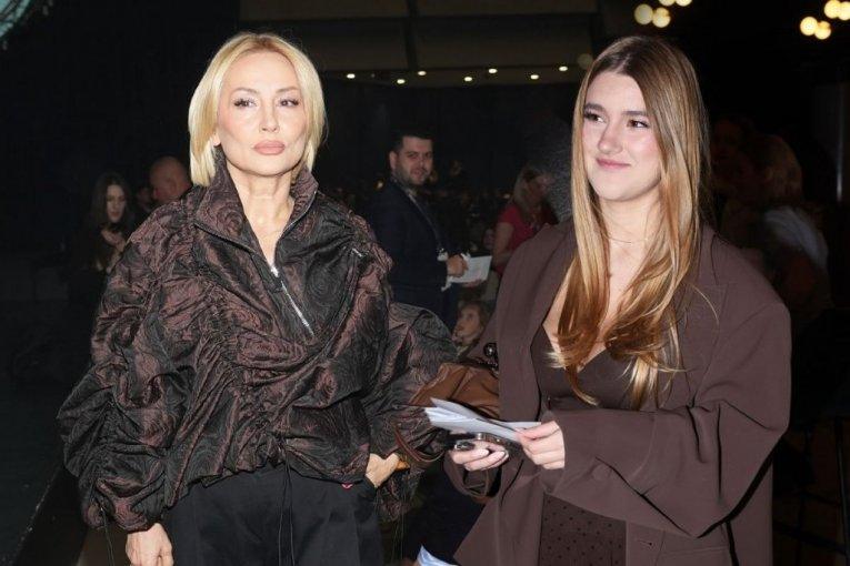 lena-marinkovic-momentalno-reagovala!-skinula-se-goca-trzan,-zbog-jednog-detaja-nastao-haos!-(foto) lena-marinkovic-momentalno-reagovala!-skinula-se-goca-trzan,-zbog-jednog-detaja-nastao-haos!-(foto)