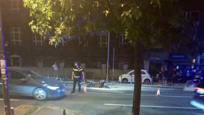 (foto)-muskarac-poginuo-u-centru-beograda-motor-se-zapalio-nakon-sudara,-on-ostao-mrtav-na-mestu