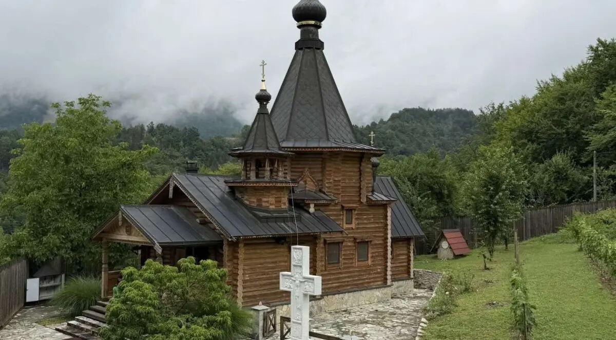 veliki-dan-za-skrivenu-svetinju-kod-bajine-baste!-manastir-svetih-carstvenih-mucenika-romanovih-cuva-pricu-o-poslednjoj-ruskoj-carskoj-porodici veliki-dan-za-skrivenu-svetinju-kod-bajine-baste!-manastir-svetih-carstvenih-mucenika-romanovih-cuva-pricu-o-poslednjoj-ruskoj-carskoj-porodici