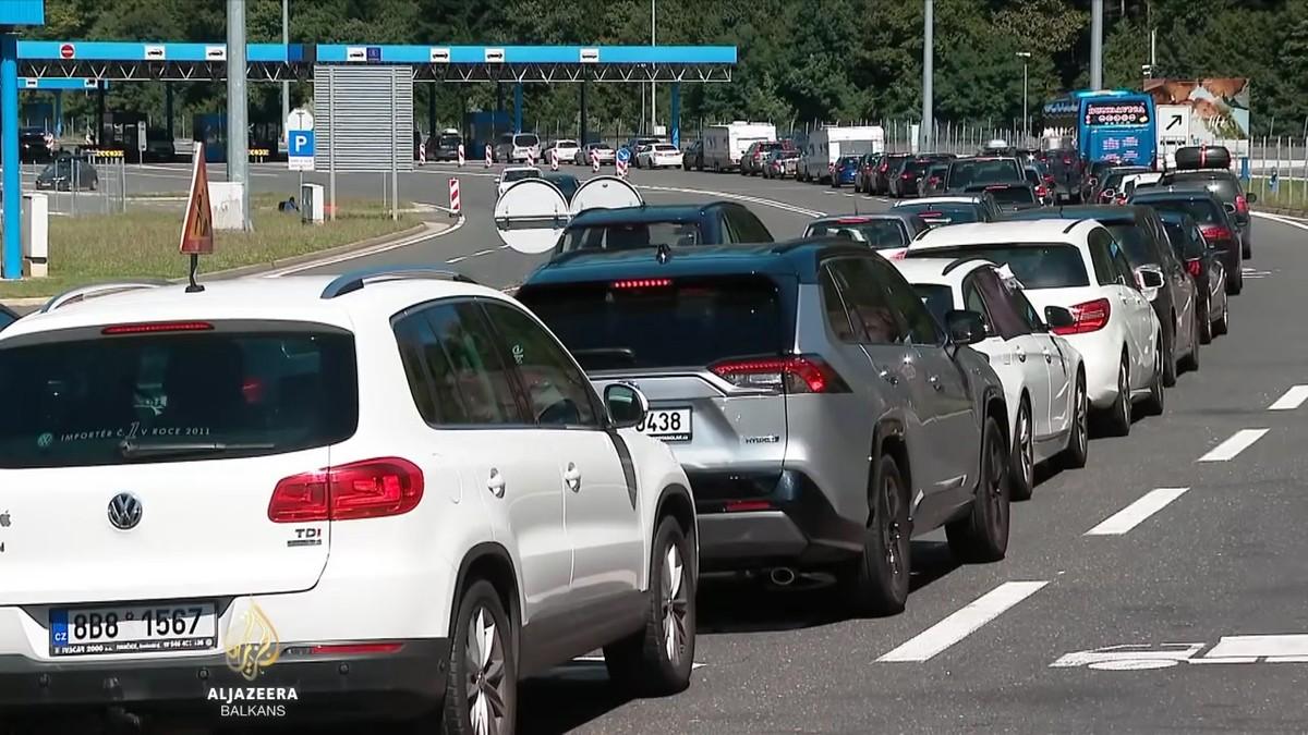 smena-turista-pravi-guzvu-na-granicama!-na-horgosu-se-vec-formiraju-kolone:-amss-izdao-upozorenje-za-sve-koji-krecu-na-put smena-turista-pravi-guzvu-na-granicama!-na-horgosu-se-vec-formiraju-kolone:-amss-izdao-upozorenje-za-sve-koji-krecu-na-put